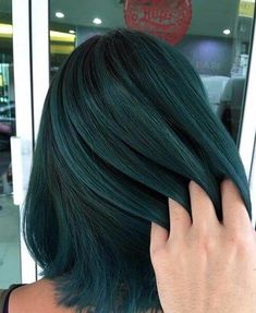 Dark Green Hair, Short Ombre Hair, Teal Hair, Hair Ombre, Short Hair Balayage, Dye My Hair, Hair Dye Colors, Hair Inspiration Color, Hair Inspo Color