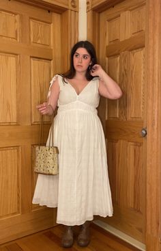 70s Grandma Style, Mirror Palais Plus Size, Flowy Plus Size Dress, Mamma Mia Outfits Plus Size, Feminine Aesthetic Plus Size, White Dress Midsize, Midsize White Dress, Midsize Romantic Outfits, Mid Size Cottagecore Fashion