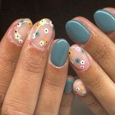 Short Spring Nails Ideas, March Gel Nails Ideas, Spring Nails Shellac, Floral Nails Green, Spring Nail Inspo 2024, Mismatch Nails, March Nail Designs, Spring Gel Nails, March Nails