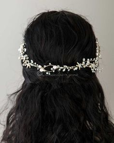 This stunning beach-themed wedding hair vine features matte light gold shells, exquisite freshwater pearls, and dazzling jeweled starfish in two distinct styles. Versatile as both a headband or backpiece, it adds the perfect touch of mermaid or starry elegance to your bridal look. At 14 inches in length and 1.5 inches in height, it is lightweight and effortlessly secured in your hair with hairpins. Starfish Headpiece, High Bun Hairstyles, Wedding Hair Vine, Long Face Hairstyles, Face Shape Hairstyles, Curly Hair Updo, Refined Aesthetic, Beach Bride, Short Wedding Hair