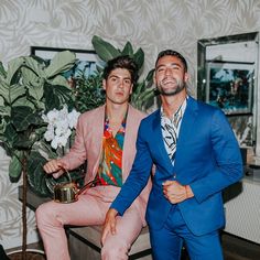 Mens Colorful Wedding Suit, Festive Formal Attire Men, Wedding Guest Suits Men, Colored Suits Wedding, Men In Colorful Suits, Tropical Formal Attire Men, Funky Mens Wedding Attire, Garden Party Suit Men, Tropical Wedding Suit Men