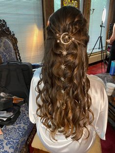 Celestial hairstyle ; bridal hairstyle ; wedding hair Celestial Hair Piece, Astrology Wedding Dress, Celestial Wedding Hairstyles, Boho Wedding Veil Bohemian Bride, Celestial Wedding Earrings, Celestial Forest Wedding Theme, Celestial Bridal Hair, Curly Hair Wedding Styles Half Up, Night Court Wedding Dress