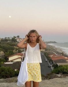 Summer Beach Dinner Outfits, Lower East Side Aesthetic Fashion, Summer Outfits Hot Day, Austrailian Fashion, Flowy Skirt Outfit Summer, Summer Outfits Hot Weather, Thrifted Summer Outfits, Summer Outfits Skirt, Summer Neutral Outfits