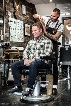 Salon For Men, Barber Ideas, Mens Barbershop, Mens Hair Salon, Barber Haircuts, Barber Man, Barber Accessories, Barber Logo