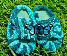 Customized butterfly slippers w/gems to give your feet a stylish look w/ any outfit Yarn Shoes, Butterfly Slippers, Diy Rhinestone Crafts, Teal Butterfly, Wedding Flip Flops, Rhinestone Crafts, Slides For Women, Havaianas Flip Flops, Diy Rhinestone