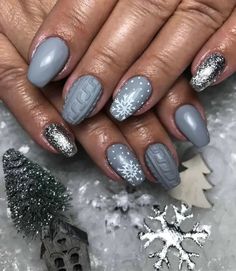 Jennifer Nails, Grey Christmas Nails, Winter Nails Designs, Blue Christmas Nails, Berry Nails, Christmas Nail Ideas, Cruise Nails, Super Cute Nails