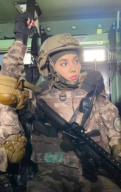 Special Forces Army, Turkish Military, Military Aesthetic, Military Special Forces, Army Women, Diy Fashion Hacks, Military Soldiers