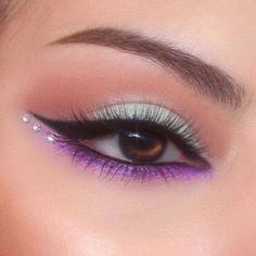 Makeup With Purple Eyeliner, Makeup With Purple, Perversion Mascara, Purple Eyeliner, Tom Ford Makeup, Purple Eye Makeup, Purple Makeup, Pinterest Makeup, July 5th