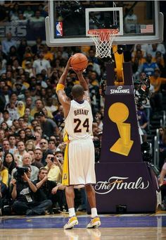 the basketball player is getting ready to dunk the ball in front of an audience