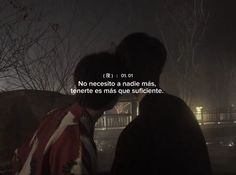 two people standing next to each other in front of a dark background with the caption'no necessito na radiados mais, tenere es que que que qui sustendientee