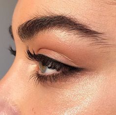 pinterest | @avyliz | avy Perfect Eyeshadow, Eyeshadow Singles, Permanente Make-up, Natural Eyeliner, Permanent Eyeliner, Eyeliner Products, Bold Brows, Smink Inspiration, Smoky Eyes