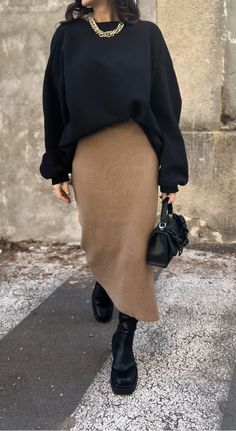 H&m Knit Dress, Dark Sweater Outfit, Winter Long Skirt Outfit Cold Weather, Bodycon Dress Outfit Winter, Knit Skirt Outfit Winter, Knitted Skirt Outfit, Long Skirt Outfits For Fall, Winter Skirt Outfits, Winter Maxi Skirt Outfit