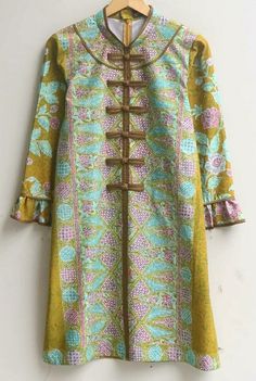 Batik Formal, Pakistani Kurti Designs, Cheongsam Shirt, Salwar Neck Designs, Kebaya Dress, Girls Dresses Sewing, Blouse Casual Fashion