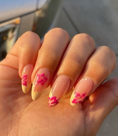 #hawaii #nails #nailart #aesthetic #foryoupage #pink #yellow #naildesign #summer Yellow Themed Nails, Summer Nails Yellow And Pink, Pink And Yellow Summer Nails, Pink And Yellow Nail Designs, Yellow Nails Aesthetic, Baby Yellow Nails, Yellow Pink Nails, Hawaii Inspired Nails, Nails Pink Yellow