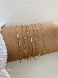 Minimalist Bracelet. Dainty Chain Bracelet. Gold Filled - Etsy Cyprus Women’s Gold Bracelets, Cute Permanent Bracelets, Gold Dainty Bracelets, Gold Permanent Jewelry, 18k Gold Filled Jewelry, Gold Prom Jewelry Bracelets, Simple Dainty Bracelet, Pretty Dainty Jewelry, Gold Dangle Bracelet