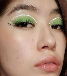 White And Green Eyeliner, Green Color Makeup, Green Eyeliner Graphic, 60s Makeup Green, Green Makeup Eyeliner, Green White Makeup, Cute Graphic Liner Looks, Green Pearl Makeup, Green And White Makeup Looks