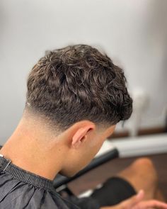 Low Beard Fade, Men’s Hair Cuts Fade, Fade With Long Hair On Top, Corte Taper Fade, Mid Fade Haircut Men, Blowout Taper Fade