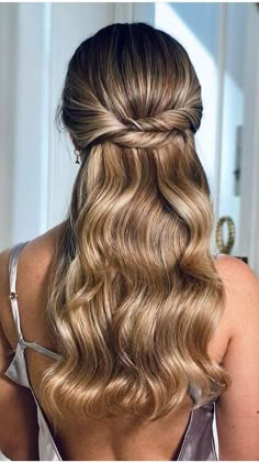 Bridal Era, Wedding Guest Hairstyles, Long Hair Wedding Styles, Wedding Hair Inspiration, Grad Dresses, Bridal Hair And Makeup