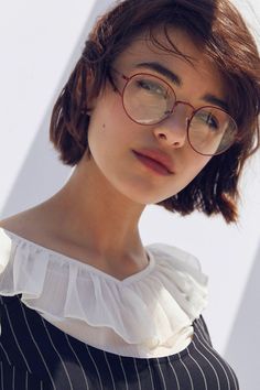 Trendy Haircuts, Wearing Glasses, 영감을 주는 캐릭터, Grunge Hair, Round Face, Womens Haircuts, Glasses Fashion, Girl Face