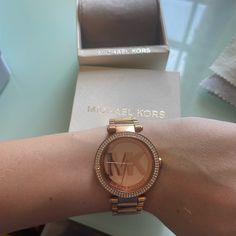 Michael Kors Parker Rose Gold Dial Stainless Steel Quartz Ladies Watch Mk5865. Never Worn Mk Watch Women Gold, Pandora Original, Pretty Watches, Floral Watches, Coach Watch, Toned Women, Vintage Watches Women, Gold Watches Women, Two Tone Watch