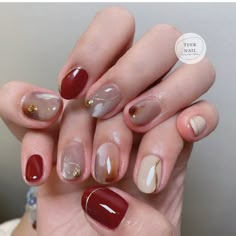 Nail Design Simple Elegant, Nail Art Simple Elegant Natural Brown, Red Beige Nails, Nail Art Merah Simple, Red Nail Art Designs Wedding Classy, Nail Art Simple Elegant Classy Maroon, Sangjit Nail Art, Nail Art Maroon Elegant, Nail Art Designs Simple Classy