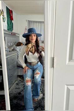 Mexican Outfit Ideas Women, Mexican Rodeo Outfits For Women, Winter Baile Outfits, Western Theme Party Outfit Women, Ariat Jacket Outfit, Winter Cowboy Outfit, Tejano Outfits Women, Fall Vaquera Outfits