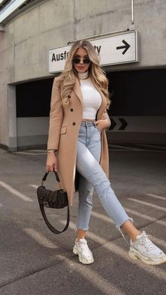 Classy outfits: how to dress classy with elegant outfits and chic outfits Casual Classy Outfits, Mode Editorials, Classy Winter Outfits, Winter Fashion Outfits Casual, Outfit Chic, Causual Outfits