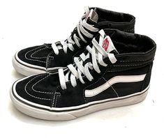 VANS OFF THE WALL Old Skool 3.5 Black White High Top Skateboard Shoes Youth. Great condition Smoke free home Vans Old School, Old School Vans, White High Tops, Cool Vans, Skateboard Shoes, Black Vans, Vans Off The Wall, Vans High Top Sneaker, Vans Sk8