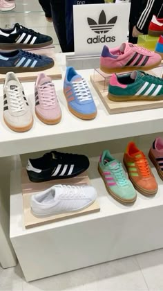 Adidas Shoes Outfit, Looks Adidas, Hype Shoes, Shoe Inspo, Aesthetic Shoes, Stockholm Fashion, Swag Shoes