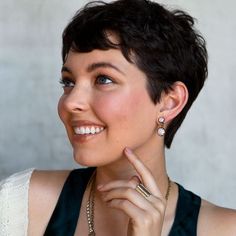 Short pixie cut Mum Haircut, Pixie 2022, Classic Pixie Haircut, Short Pixie Haircuts For Women, Dark Pixie, Classic Pixie, Pixie Haircuts For Women, Short Pixie Cuts