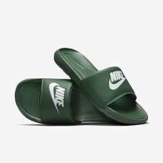 From the beach to the bleachers, the Victori One is a must-have slide for everyday activities. Subtle yet substantial updates like a wider strap and softer foam make lounging easy. Go ahead—enjoy endless comfort for your feet. Slides Nike, The Bleachers, Easy Go, Nike Fashion Shoes, Nike Slides, Mens Slides, Bleachers, Nike Fashion, Everyday Activities