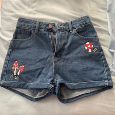 Size Xs High-Waisted Jean Shorts! Never Worn! From Shein But I Have Since Learned About Fast Fashion Don’t Want These To Go To Waste, But They Didn’t Fit Me High Waisted Jean Shorts Outfit Summer, Twilight Clothes, Summer Jean Shorts Outfit, Knee Length Denim Shorts, Jean Shorts Women, Summer Boredom, Shein Shorts, Jean Short Outfits, Denim Shorts Outfit