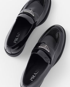 Upper with leather band Enameled metal triangle logo Rubber monoblock sole with hot-stamped logo 25 mm heel Prada Black Loafers, Prada School Shoes, Prada Loafers Women Outfit, Prada Shoes Women, Black Prada Shoes, Loafers Aesthetic, Prada Flats, Woman Loafers, High Heel Loafers