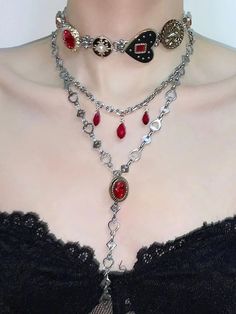 Queen Of Hearts Necklace, Queen Of Hearts Jewelry, Gothic Queen Of Hearts, Queen Of Hearts Aesthetic, Ruby Choker Necklace, Grunge Jewellery, Lizzie Hearts, Thigh Chain, Layered Choker Necklace