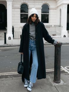 Autumn Outfits Black Coat, Casual Date Night Outfit Winter Sneakers, Paris Street Style November, Fall Long Coat Outfits, Casual Long Coat Outfit, Black Skinnies Outfit Winter, Winter Outfits In Nyc, New York Evening Outfit, Winter Outfits Aesthetic 2023