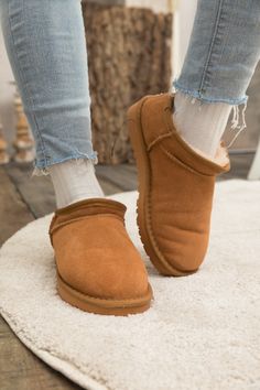 Chestnut Low Ankle Boots, Reindeer Headband, Boots Suede, Classic Boots, Eva Sole, Dream Room, Suede Boots, Ugg Boots, Chestnut