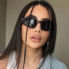 Sunglasses 2000s, 2000s Men, Sporty Girl, Y2k Women, Cute Sunglasses, Golden Frame, Sports Glasses, Sporty Girls, Urban Fashion