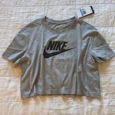 Nwt Nike Oversized Cropped Short Sleeve Tee Grey Size M Grey 18” Length 22” Pit To Pit Nwt Pe Outfits, Nike Shopping, Nike Women Outfits, Oversized Crop Top, Clothes Wishlist, Cute Nike Outfits, Teen Outfits, Daily Clothes, Gray Nike