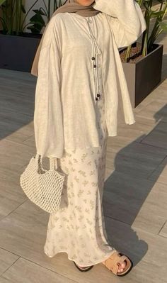 Umrah Outfit For Women, Hijab Fashion Inspiration Casual, Muslimah Fashion Casual, Outfits Muslim, Modest Casual Outfits