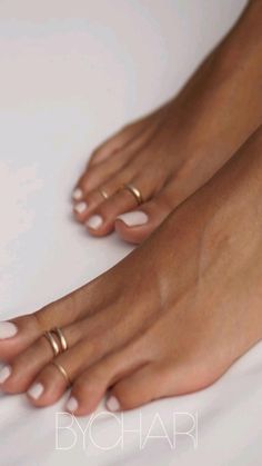 Wedding Pedicure, Nagellack Trends, Toe Nail Color, Knuckle Ring, Nail Art Wedding, Toe Nail Designs, Manicure E Pedicure, Turin, Toe Rings