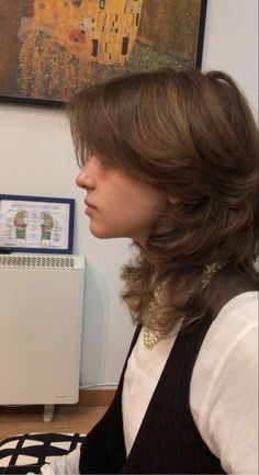 Shag On Straight Hair Short, Curtain Bangs From The Side, Shag Haircut No Bangs Straight Hair, Shaggy Layers Medium Hair, Extremely Layered Hair Medium, Layered Mid Haircut, Shoulder Length Shag Haircut Shaggy Bob, Thick Haircut Ideas, Wolfcut Shag With Bangs