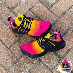 Nike Tennis Shoes Outfit, Neon Nike Shoes, Nike Shoes Women Fashion, Tennis Shoes Outfit, Nike Fashion Shoes, Pretty Shoes Sneakers, Custom Nike Shoes, All Nike Shoes, Fantastic Shoes