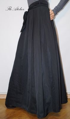 "ITEM DETAILS Long and flowing Taffeta skirt with elastic waistband. Classical look. Comfortable and adds touch of elegance. Could match with fitted tops or oversize ones. Made to measure. Available in petite and tall length. MATERIAL High Quality Taffeta ------------------------------------------------------------------------------- Shop Policy Before ordering please check our shop policies https://www.etsy.com/shop/FloAtelier/policy?ref=shopinfo_policies_leftnav Every piece is made to order, t Low Waist Skirt, Blue Maxi Skirt, Taffeta Skirt, Skirt With Elastic Waistband, Evening Skirts, Princess Skirt, Black Maxi Skirt, Party Skirt, Long Maxi Skirts