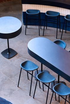 several tables and chairs are arranged in a circle