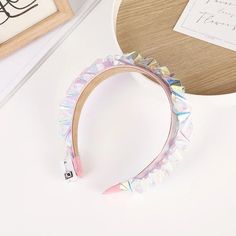 Shine bright day and night with this LED tiara, the ultimate festival accessory, designed to dazzle under the sun and light up the night. Perfect for nightclub parties, Christmas celebrations, or ringing in the New Year, this luminous hair hoop is guaranteed to make you stand out. With its flashing glow, it's the perfect rave accessory for those who want to make a statement. Get ready to sparkle and shine like never before with our Light Up Headband—a must-have for festival lovers and party-goer Fete Saint Patrick, Glitter Headband, Adult Christmas Party, Festival Headband, Festival Costume, Glitter Headbands, Rave Accessories, Party Hair Accessories, Rave Party