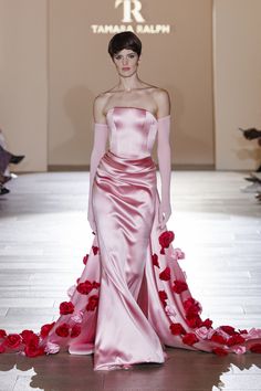 Sfilata Haute Couture Fall 24 Tamara Ralph @tamararalph #Fall24 #TamaraRalph #HauteCouture #moda #outfit #look #fashion #fashionstyle #style #fashionista #trendy #tendenza #glam #glamour #musthave Culture Textiles, Couture 2024, Valentino Dress, Fashion Illustration Dresses, Elegant Dresses For Women, Gala Dresses