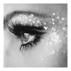 Glitter makeup. Make Up Sposa, Eye Makeup Glitter, Eye Glitter, Unicorn Makeup, Glitter Eye Makeup, Braut Make-up, I Love Makeup, Glitter Eyeshadow