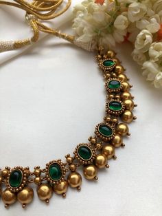 Jewellery Making Ideas Green Choker Necklace Indian, Green Stone Necklace Indian, Neckless Gold Jewelry Indian, Green Necklace Indian, Temple Jewellery Earrings, Antique Necklaces Design, Antique Gold Jewelry Indian, Antique Jewellery Designs, Gold Necklace Indian Bridal Jewelry