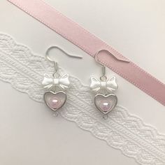 Coquette Earrings Aesthetic, Aesthetic Bead Earrings, Cute Pink Earrings, Kawaii Beaded Jewelry, Handmade Bead Earrings, Redesigning Clothes, Cute Accessories Aesthetic, Cute Earrings Aesthetic, Piercings Cute