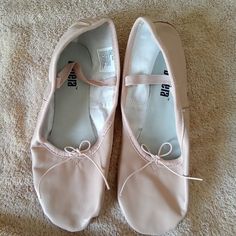 Pink Ballet Shoes, Size 9, Brand New Pink Ballet Slippers, Ballet Outfits, Shoe Types, Pink Ballet Shoes, Ballet Shoe, Ariana Grande Style, Ballet Clothes, Donna Tartt, Ballerina Shoes Flats